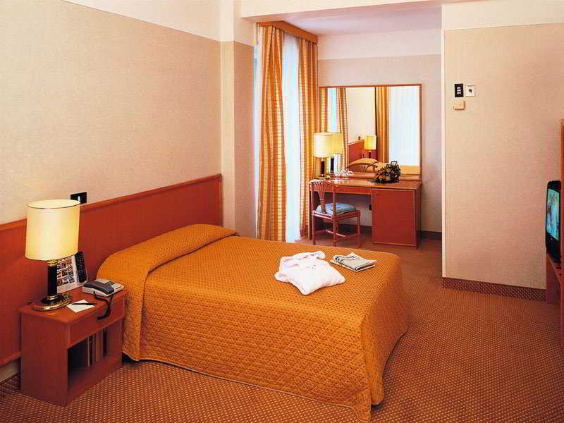 Hotel Tiberius Ріміні Екстер'єр фото